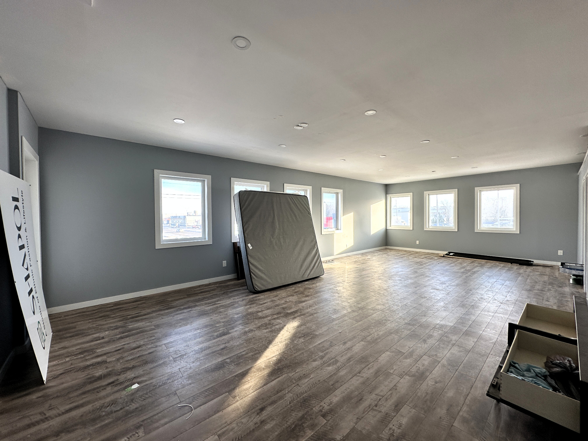 低于成本价出售! 萨斯卡通市区·商业楼—22nd街，2019 年新建，4 个独立单元——林与唐地产 - 4